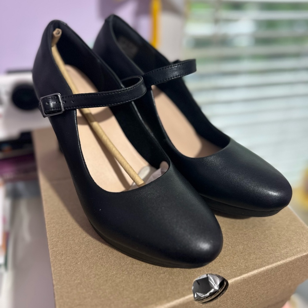 Clarks Ambyr Shine, black leather Heels with Classic Strap